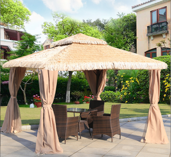 Rơm trên nhà chòi mái rơm có bay đi không?