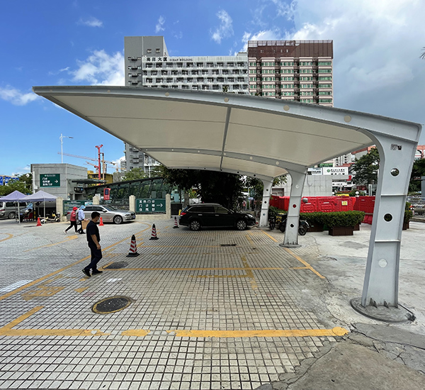 Những ưu điểm của mái che ô tô kết cấu màng là gì?